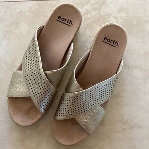 Earth Shoes Leather Modena Marigold Slides Espadrilles Sandals in Gold Powerpath